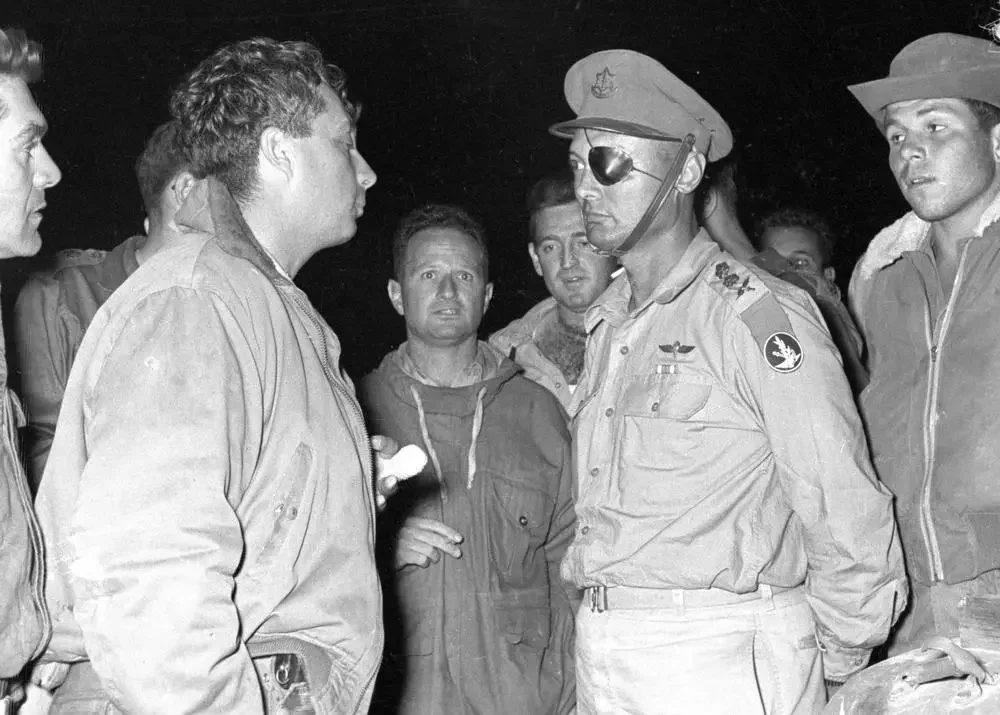 Ariel Sharon (L) stands with Moshe Dayan (2nd R) during a military operation on September 11, 1956.